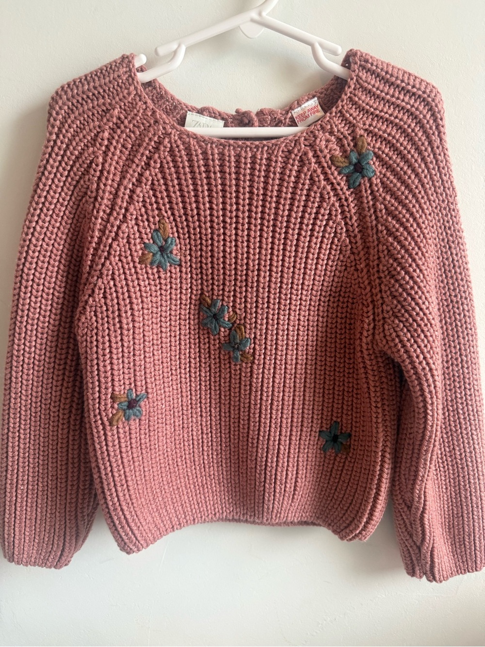 Like New- Zara kids- Pink Chunky Knit Floral Sweater